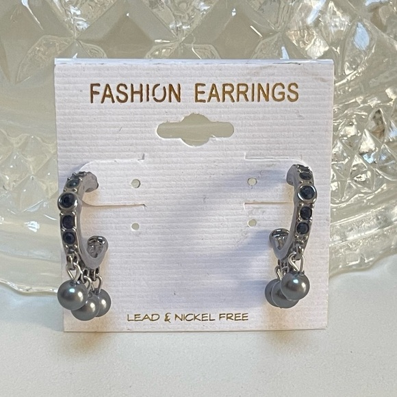 👋 3/$15 SILVER HOOP PARTY EARRINGS - Picture 2 of 4